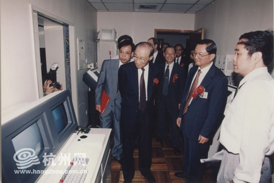 http://ori.hangzhou.com.cn/ornews/images/attachement/jpg/site2/20140107/14feb5ea147f143612d201.jpg